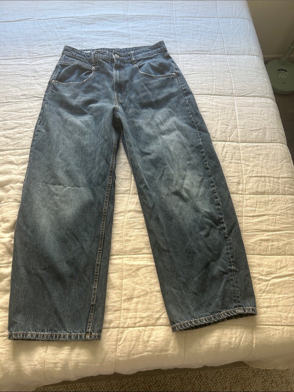 Zara women’s Wide-Leg Denim Jeans in Faded Blue
